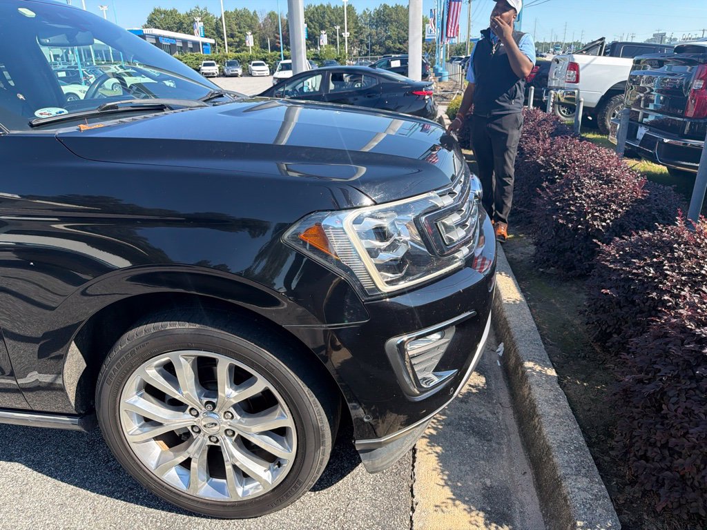 Used 2018 Ford Expedition Limited w/ Equipment Group 302A AWD/4WD image 9