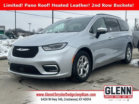 Used 2023 Chrysler Pacifica Limited image 1