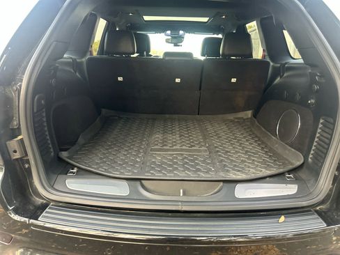 Used 2017 Jeep Grand Cherokee SRT image 10