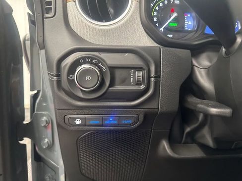 Used 2025 Jeep Wrangler Unlimited Sahara image 14