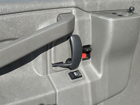 Used 2024 GMC Savana 2500 w/ Driver Convenience Package image 15