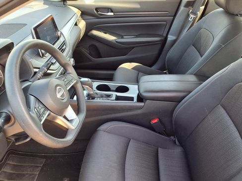 Used 2024 Nissan Altima 2.5 SV image 15