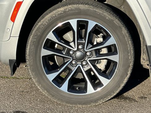 Used 2022 Jeep Grand Cherokee L Overland w/ Advanced Protech Group III image 25