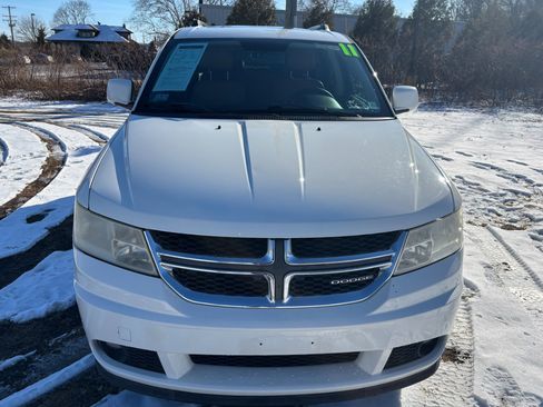 Used 2011 Dodge Journey Lux image 2