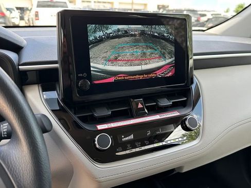 Used 2026 Toyota Corolla Cross L image 19