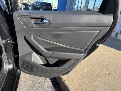 Used 2024 Volkswagen Jetta SE image 32