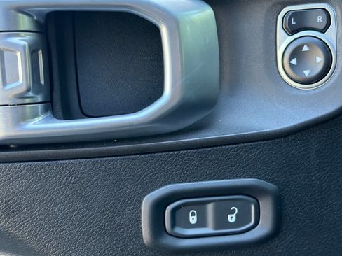 Used 2020 Jeep Wrangler Unlimited Sport S AWD/4WD image 15