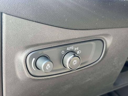 Used 2019 Chevrolet Equinox LT FWD image 23