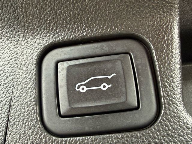 Used 2023 GMC Acadia Denali w/ Denali Ultimate Package AWD/4WD image 46