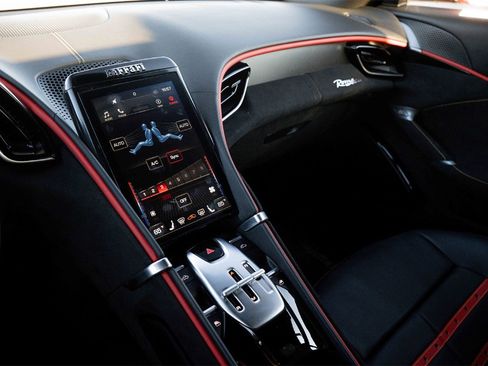 Used 2024 Ferrari Roma Spider image 25