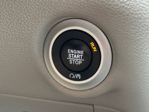 Used 2023 Chrysler Pacifica Touring-L FWD image 24