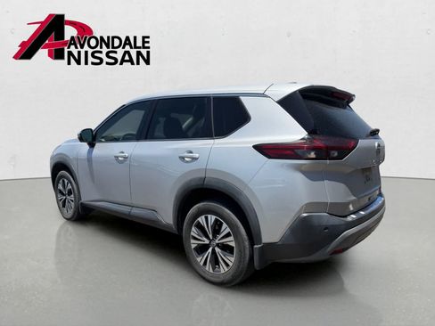 Used 2021 Nissan Rogue SV FWD image 2