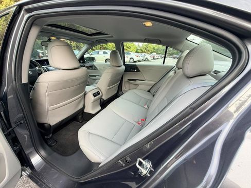 Used 2017 Honda Accord EX-L image 10