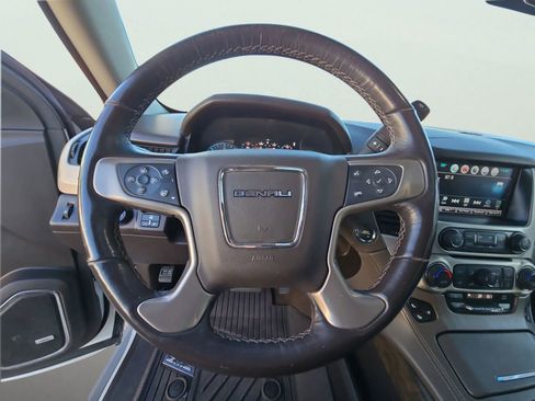 Used 2019 GMC Yukon XL Denali w/ Denali Ultimate Package image 11