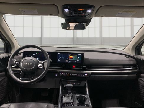 Used 2025 Kia Carnival SX Prestige image 13