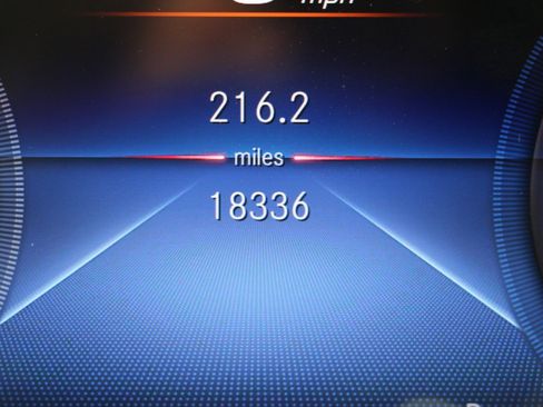 Used 2023 Mercedes-Benz EQB 300 4MATIC image 33