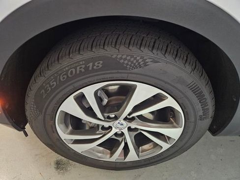 Used 2023 Buick Envision Essence image 10