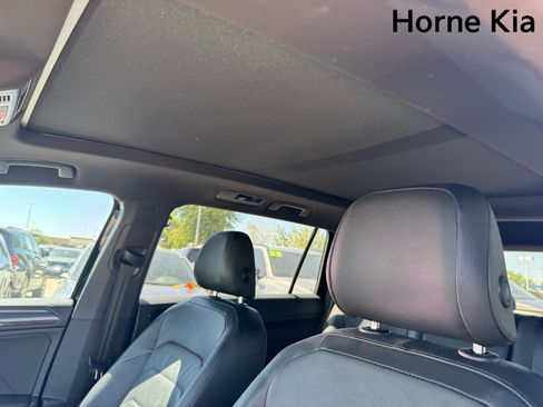 Used 2018 Volkswagen Tiguan SEL Premium AWD/4WD image 24