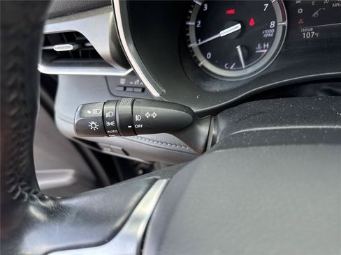 Used 2020 Toyota Highlander XLE FWD image 21