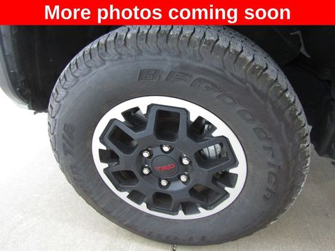 Used 2025 Toyota Tacoma TRD Off-Road AWD/4WD image 9