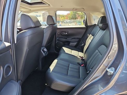 Used 2023 Honda HR-V EX-L image 10