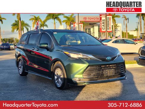 Used 2022 Toyota Sienna XLE image 1