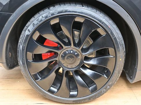 Used 2024 Tesla Model Y Performance AWD/4WD image 12