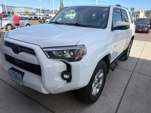 Certified 2023 Toyota 4Runner SR5 Premium w/ Moonroof Package AWD/4WD image 9
