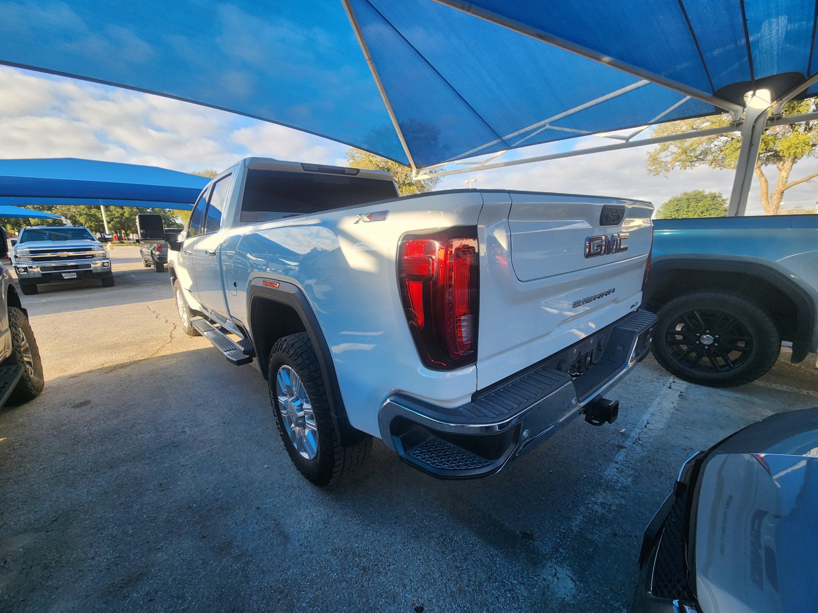 Used 2020 GMC Sierra 2500 SLT w/ SLT Premium Plus Package AWD/4WD image 3