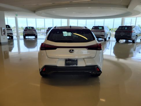 Used 2025 Lexus UX 300h FWD image 8