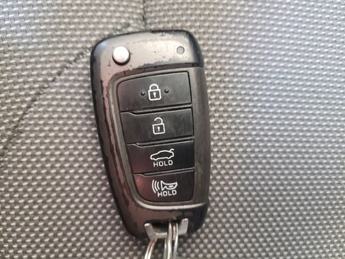 Used 2021 Hyundai Elantra SE image 32