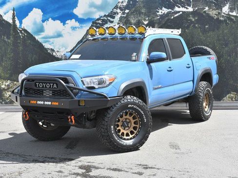 Used 2019 Toyota Tacoma TRD Off-Road w/ Technology Package image 6