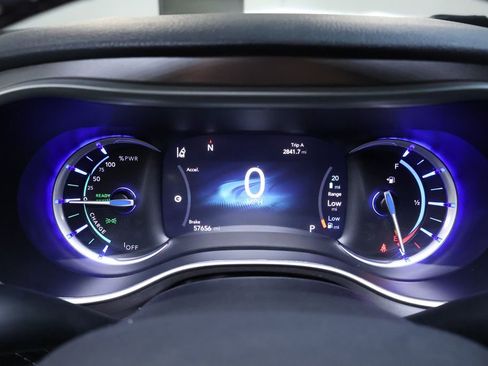 Used 2023 Chrysler Pacifica Touring-L image 22