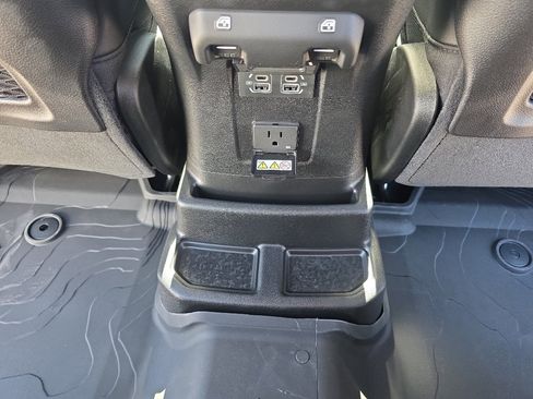 New 2025 Jeep Wrangler Unlimited Rubicon w/ Steel Bumper Group image 23