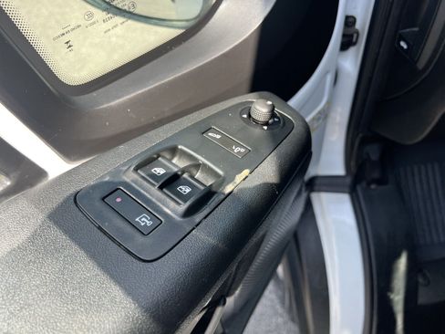 Used 2025 RAM ProMaster 2500 w/ Convenience Group FWD image 15