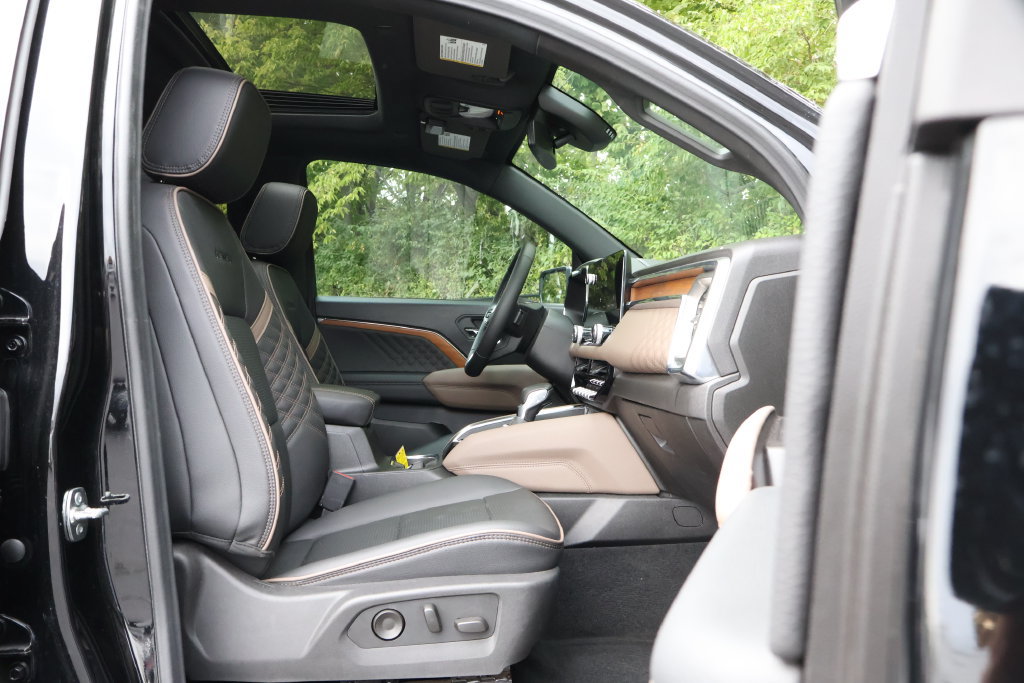 Certified 2025 GMC Canyon Denali AWD/4WD image 44