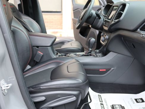 Used 2022 Jeep Cherokee Trailhawk AWD/4WD image 31