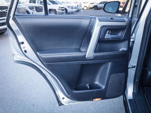 Used 2015 Toyota 4Runner SR5 image 33