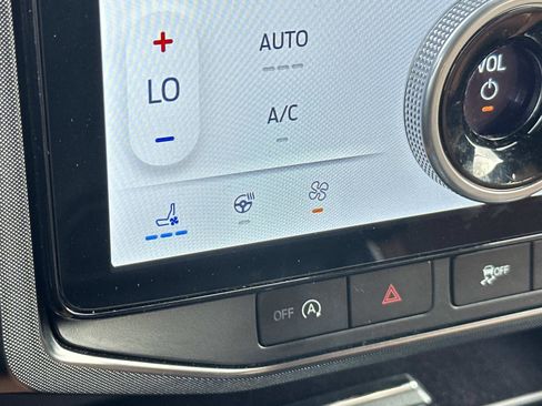 Certified 2024 Ford Expedition Max Platinum image 27