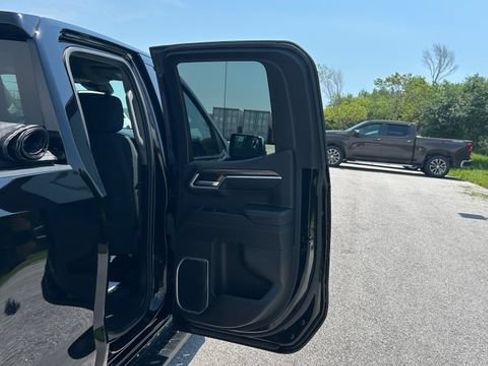 Used 2023 Chevrolet Silverado 1500 LT AWD/4WD image 36
