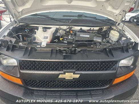 Used 2017 Chevrolet Express 2500 image 26