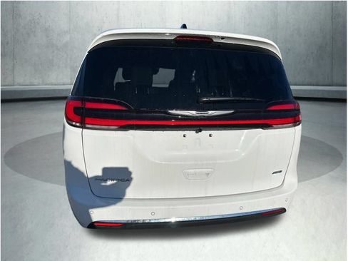 New 2026 Chrysler Pacifica Select AWD/4WD image 5