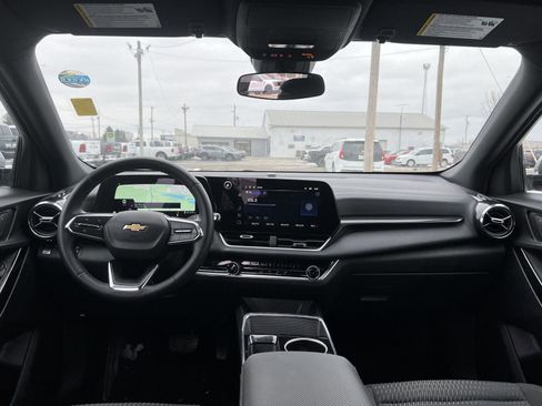 Used 2025 Chevrolet Equinox LT image 30