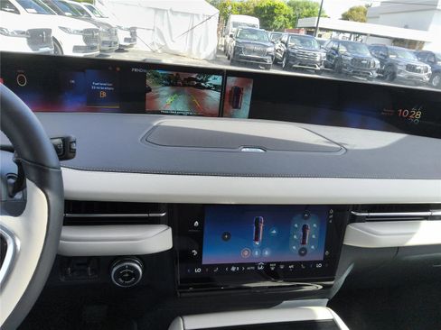 New 2026 Lincoln Navigator L Reserve AWD/4WD image 34