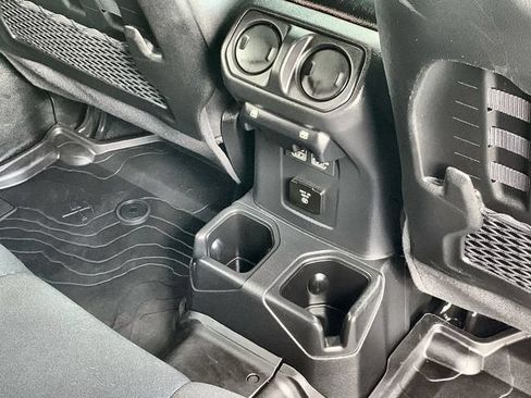 Used 2022 Jeep Wrangler Unlimited Rubicon w/ Cold Weather Group AWD/4WD image 35