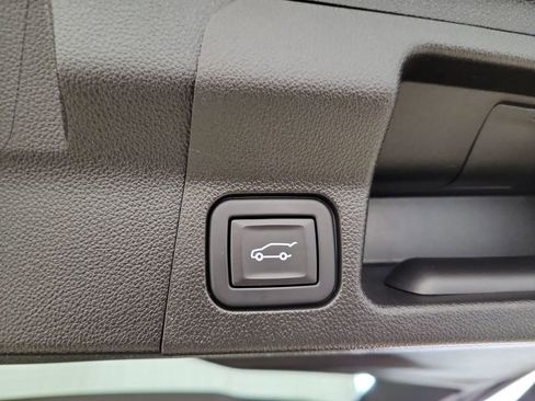Certified 2023 GMC Acadia SLT AWD/4WD image 19