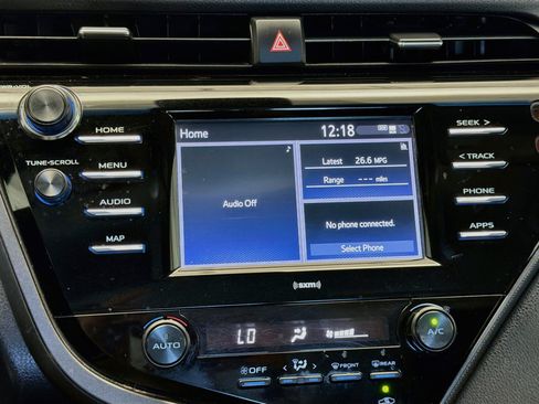 Used 2020 Toyota Camry SE FWD image 9