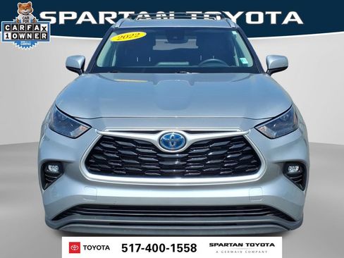 Used 2022 Toyota Highlander XLE AWD/4WD image 2