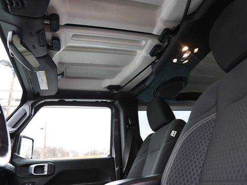 Used 2021 Jeep Wrangler Sport image 22