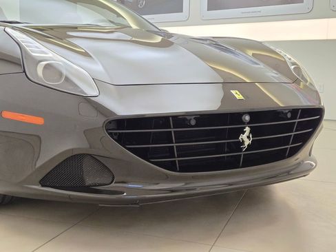 Used 2015 Ferrari California T RWD image 4